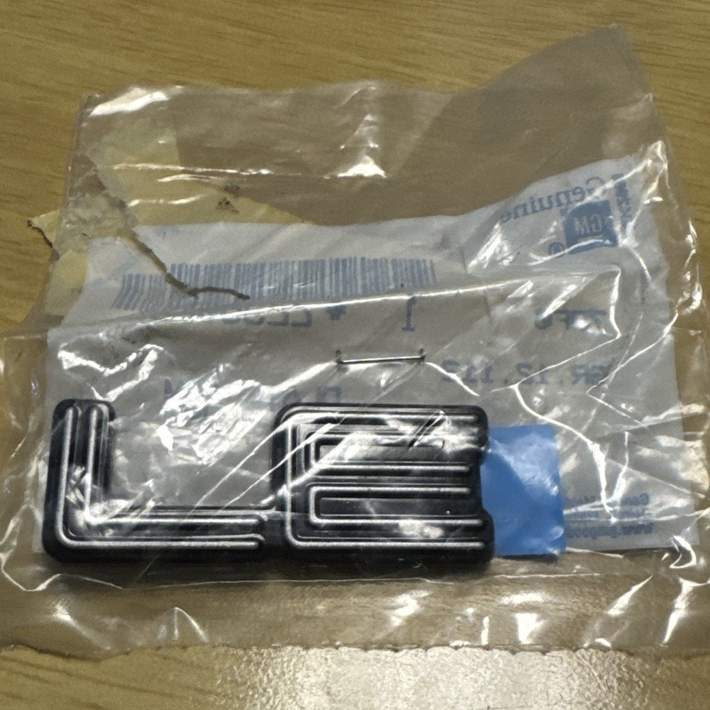 " LE " EMBLEM  BADGE SCRIPT TRIM   PLASTIC  NOS GM #22580253